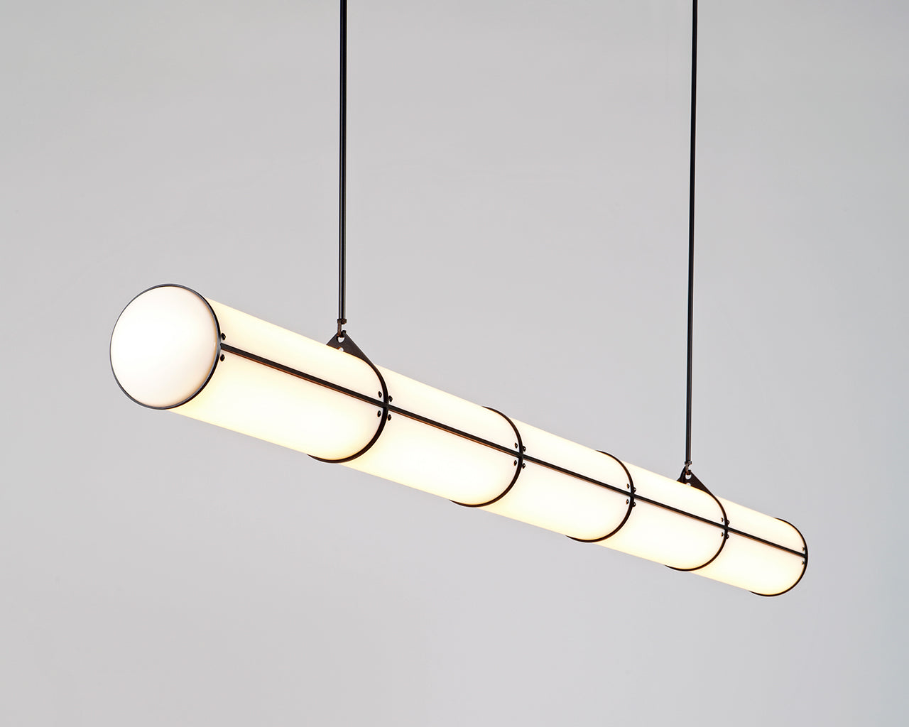 Endless five-unit straight lighting system in black aluminum and acrylic
